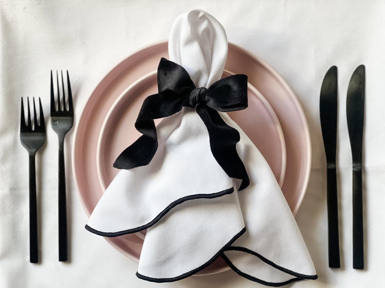 Swell Napkin, White & Black