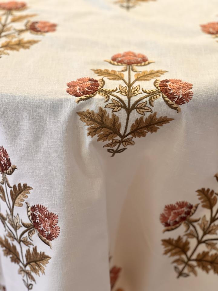 Meghan Linen, Currant