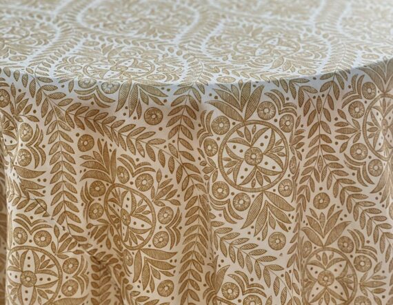 Shianna Linen, Dijon
