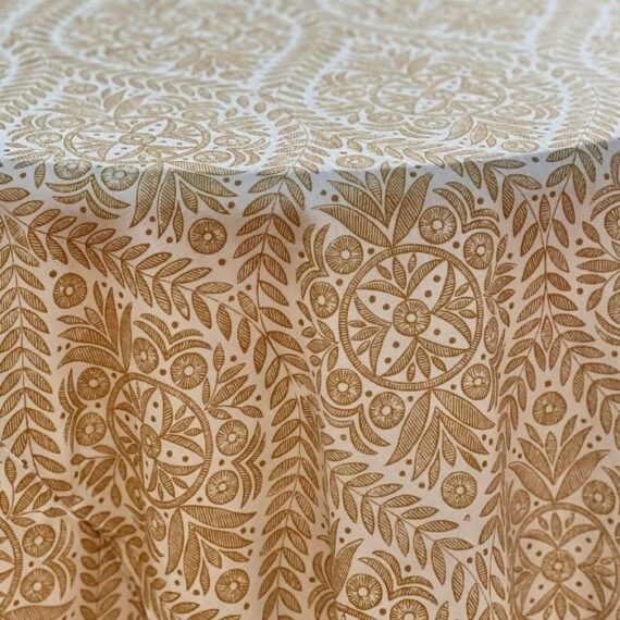 Shianna Linen, Dijon